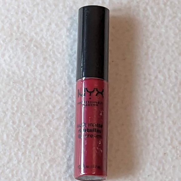 🎉HP🎉🌵3/$20🌵 Monte Carlo (Deep Cranberry Red) Soft Matte Metallic Lip Cream - Picture 3 of 16